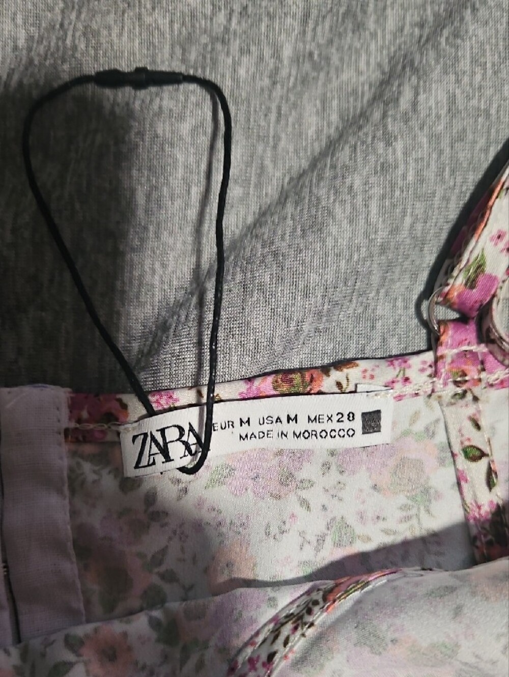 Zara Pink Floral V-Neck Cropped Cami - Picture 2 of 3
